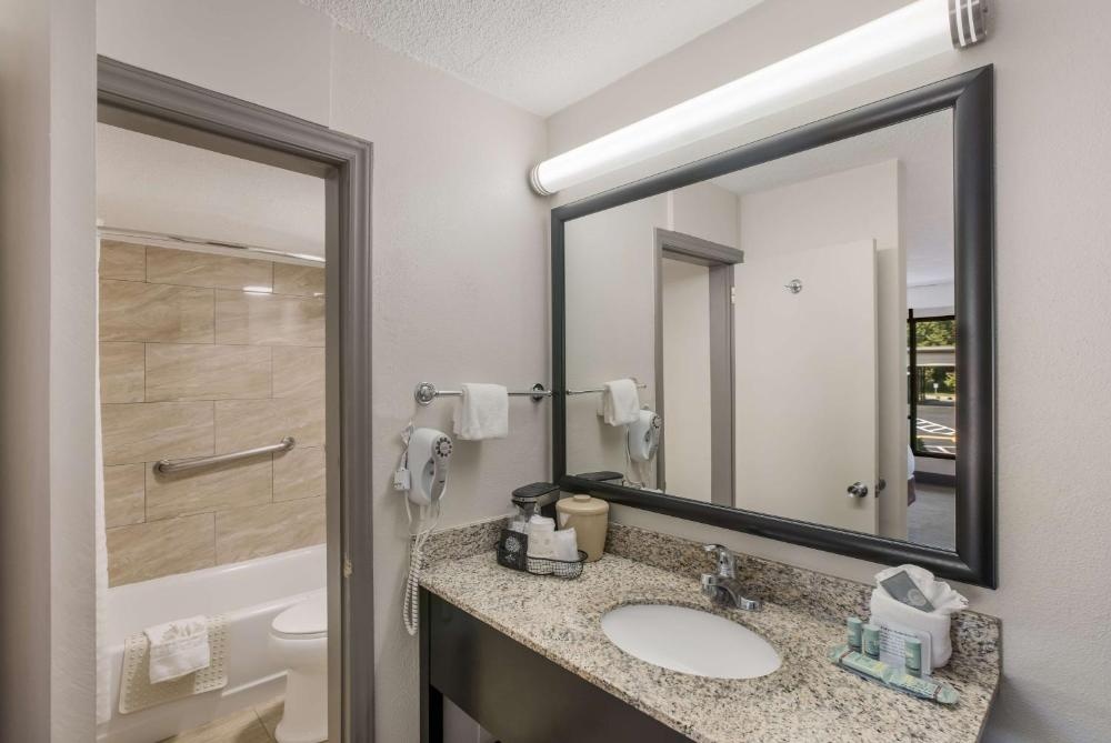 Best Western Asheville-Blue Ridge Parkway Image 21